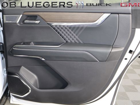 Certified 2025 GMC Acadia Denali w/ Super Cruise Package image 17