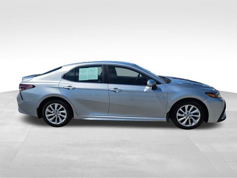 Used 2024 Toyota Camry SE FWD image 4
