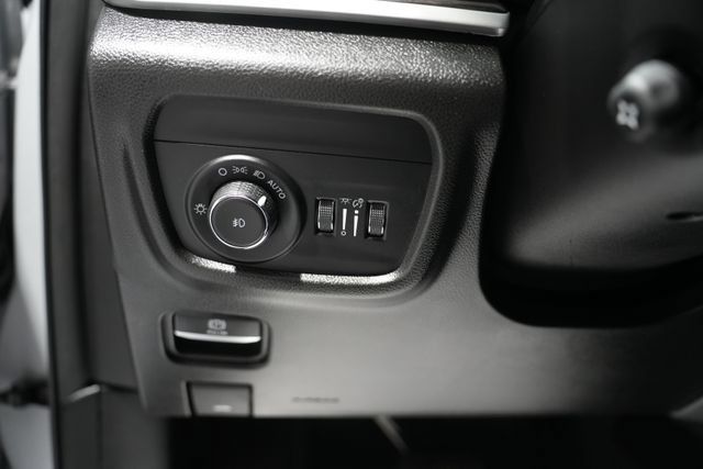 Used 2023 Jeep Grand Cherokee Limited w/ Luxury Tech Group II AWD/4WD image 13