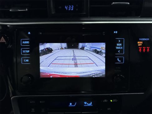 Used 2019 Toyota Corolla LE image 23