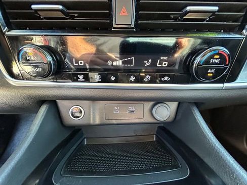 Used 2023 Nissan Rogue SV AWD/4WD image 18