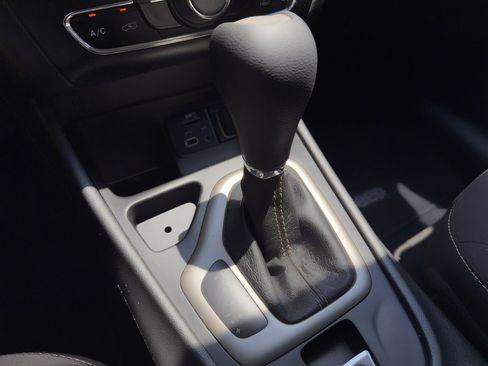Used 2015 Jeep Cherokee Latitude FWD image 25