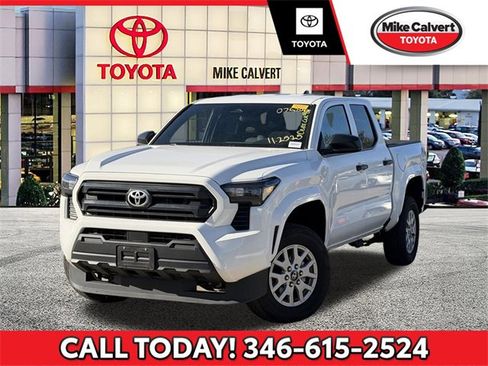 Used 2025 Toyota Tacoma SR image 1