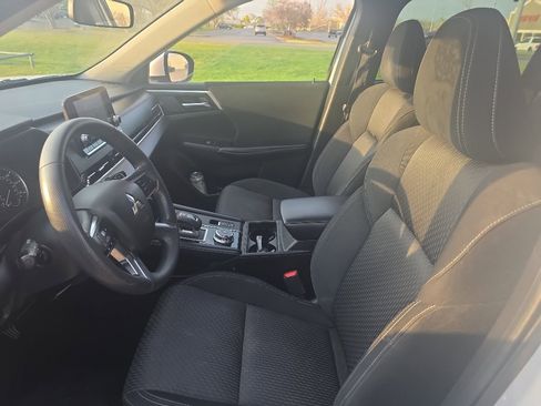 Used 2022 Mitsubishi Outlander ES image 14