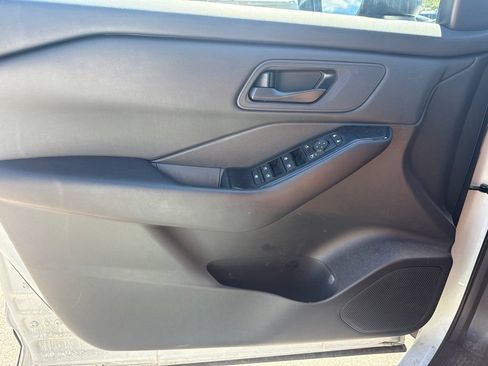 Used 2025 Nissan Rogue S AWD/4WD image 13