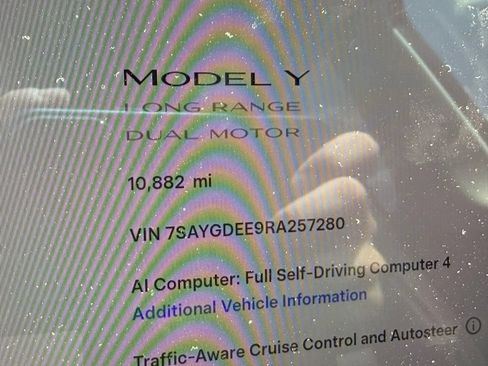 Used 2024 Tesla Model Y Long Range AWD/4WD image 30