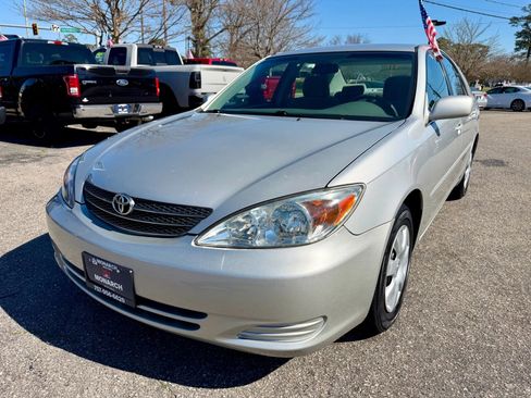 Used 2002 Toyota Camry LE FWD image 1