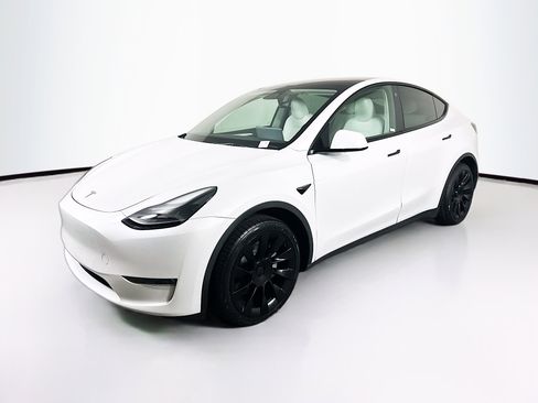 Used 2023 Tesla Model Y Long Range image 3