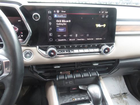 Used 2023 GMC Canyon Denali w/ Denali Black Edition AWD/4WD image 27
