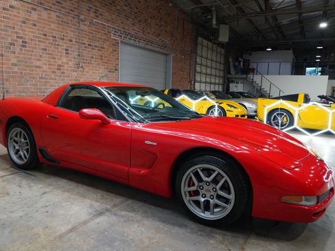 Used 2002 Chevrolet Corvette Z06 w/ Memory Pkg RWD image 2