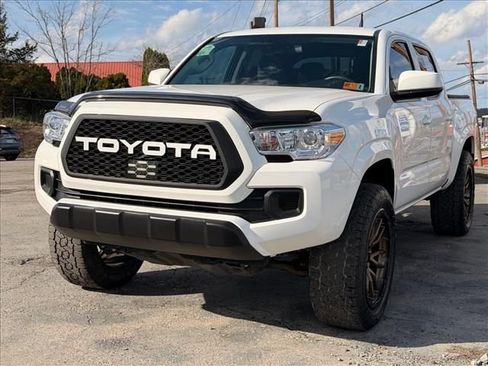 Used 2022 Toyota Tacoma SR AWD/4WD image 8