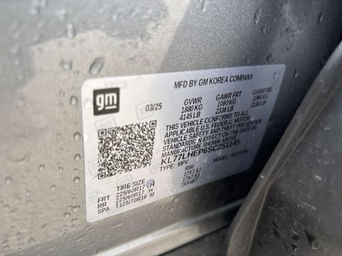 Used 2025 Chevrolet Trax LT FWD image 28