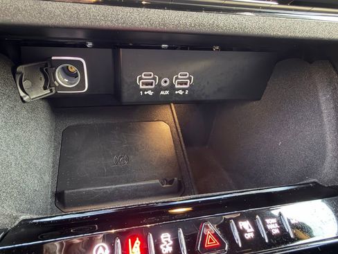 Certified 2024 Jeep Wagoneer L Series II w/ Flexible Seating Group image 27