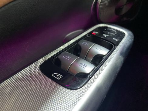 Used 2026 Mercedes-Benz GLC 300 image 9