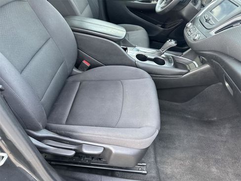 Used 2018 Chevrolet Malibu LT w/ LPO, Convenience Package 2 image 17