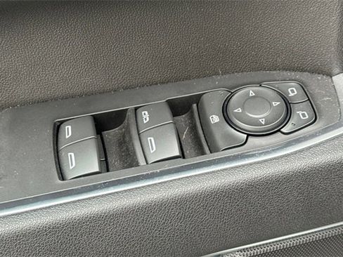 Used 2025 Chevrolet Silverado 1500 LT image 12