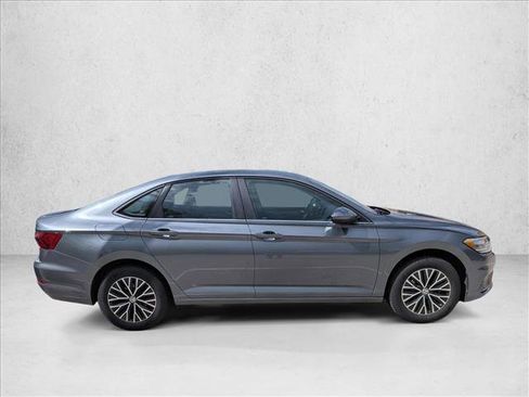 Used 2020 Volkswagen Jetta SE w/ SE Cold Weather Package FWD image 4