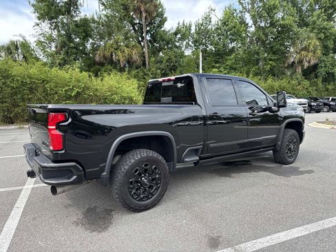 Used 2024 Chevrolet Silverado 2500 High Country w/ Midnight Edition AWD/4WD image 3
