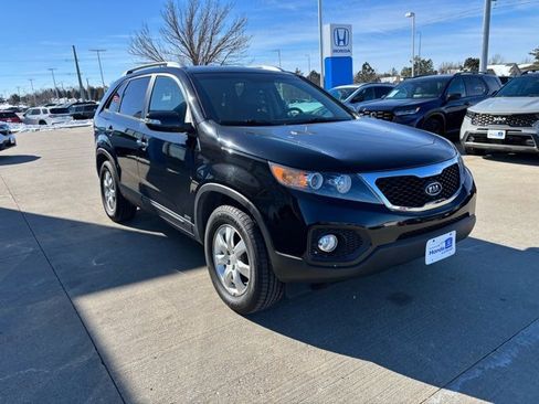 Used 2011 Kia Sorento LX w/ Convenience Pkg image 3