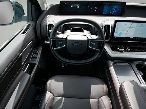 Used 2025 Ford Expedition Platinum AWD/4WD image 13