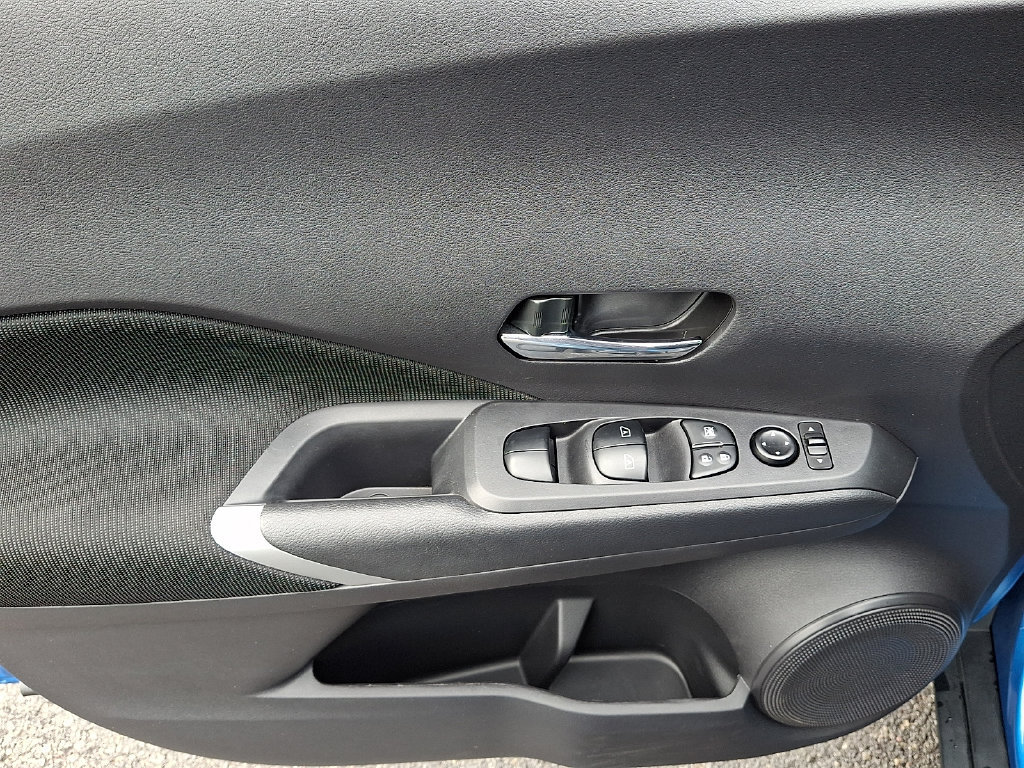 Used 2024 Nissan Kicks SV w/ Exterior Package FWD image 15