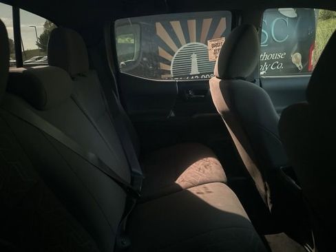 Used 2018 Toyota Tacoma TRD Sport image 29