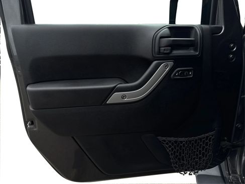 Used 2017 Jeep Wrangler Sahara w/ Connectivity Group image 21