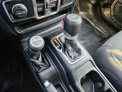 Used 2021 Jeep Gladiator Sport image 24