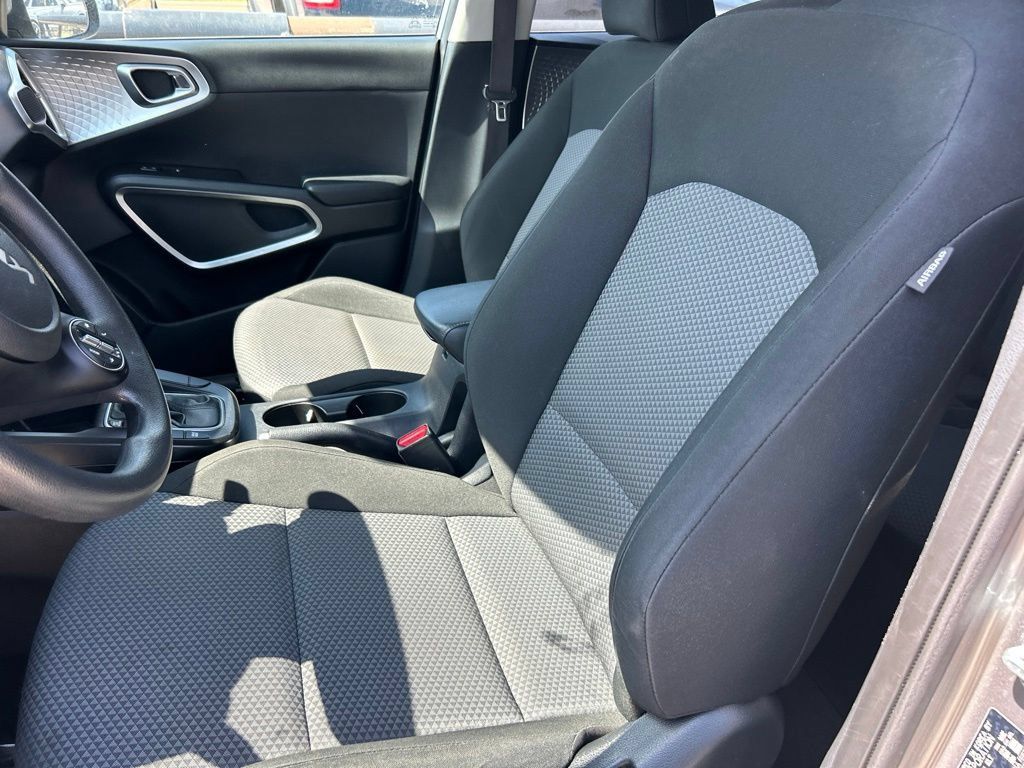 Used 2023 Kia Soul LX w/ Option Group 015 FWD image 6