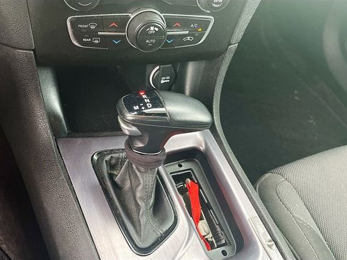Used 2018 Dodge Charger R/T w/ Blacktop Package RWD image 17