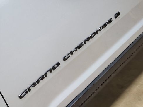 Used 2022 Jeep Grand Cherokee L Laredo RWD image 25