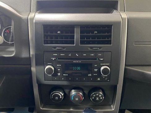 Used 2011 Jeep Liberty Sport AWD/4WD image 17