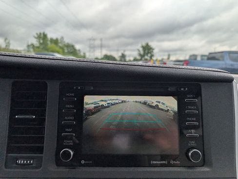 Used 2020 Toyota Sienna XLE w/ XLE Navigation Package AWD/4WD image 16