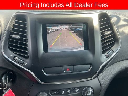 Used 2020 Jeep Cherokee Latitude FWD image 17