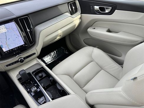 Used 2023 Volvo XC60 T8 Plus image 25