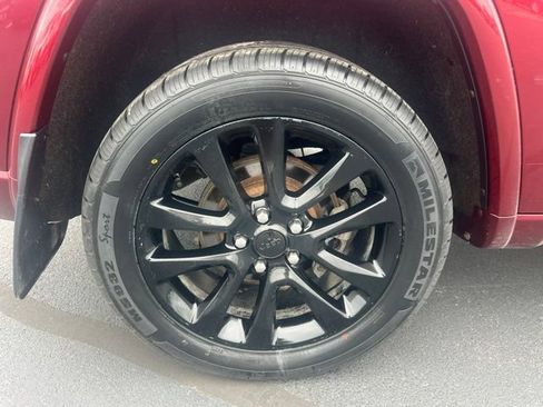 Used 2020 Jeep Grand Cherokee Altitude AWD/4WD image 9