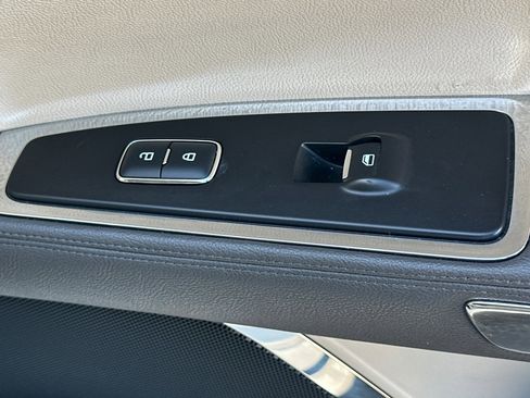 Used 2017 Lincoln Continental Select image 21