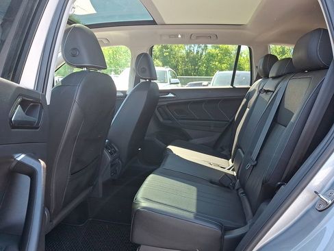 Certified 2023 Volkswagen Tiguan SE w/ Panoramic Sunroof Package AWD/4WD image 10