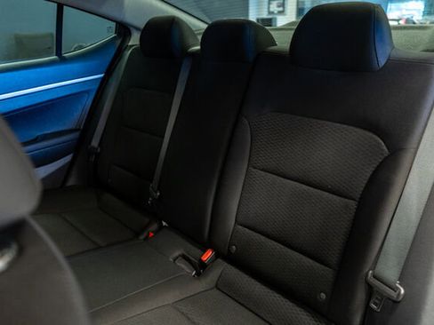 Used 2019 Hyundai Elantra SE w/ Winter Weather Package image 14