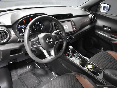 Certified 2022 Nissan Kicks SR FWD image 4