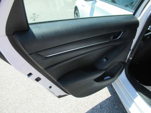Used 2022 Honda Accord Sport image 17