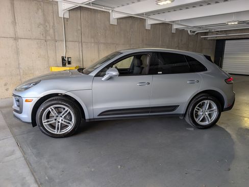Used 2025 Porsche Macan image 2