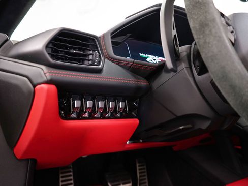 Used 2023 Lamborghini Huracan EVO image 15