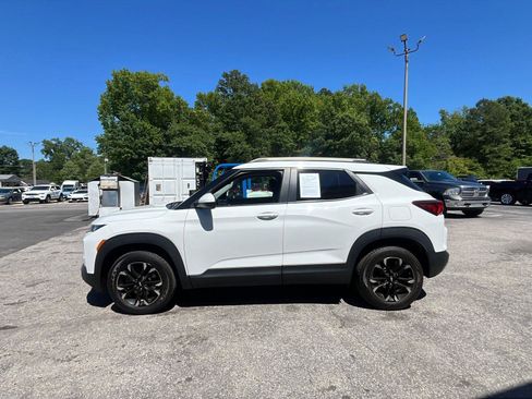 Used 2023 Chevrolet TrailBlazer LT w/ Convenience Package AWD/4WD image 2