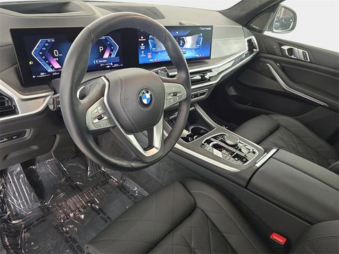 Certified 2024 BMW X7 xDrive40i w/ Premium Package image 17