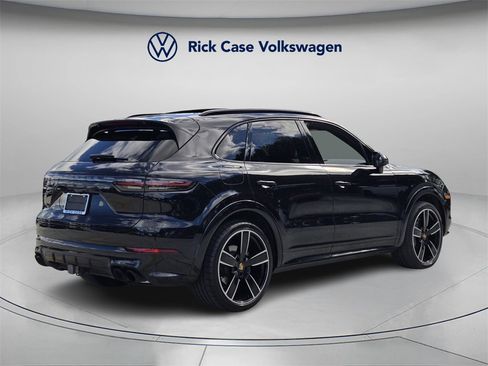 Used 2022 Porsche Cayenne image 6