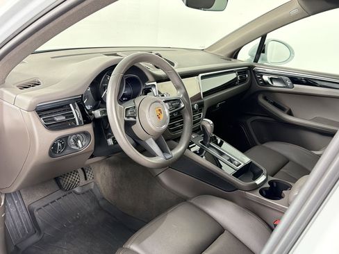 Certified 2022 Porsche Macan AWD/4WD image 5