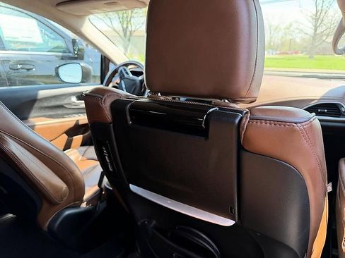 Used 2019 Chrysler Pacifica Limited w/ Tire & Wheel Group image 9