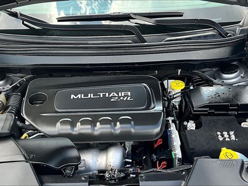 Used 2018 Jeep Cherokee Limited AWD/4WD image 9