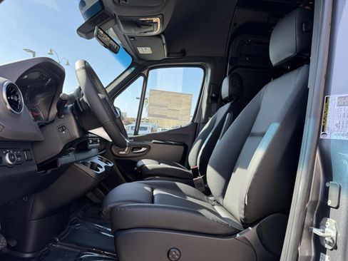New 2025 Mercedes-Benz Sprinter 2500 image 2
